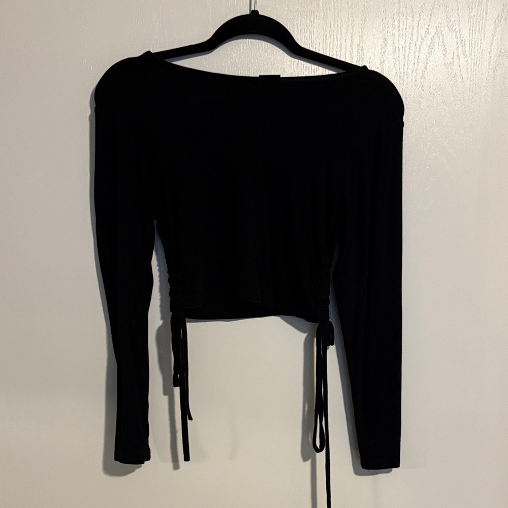 Black Long-Sleeve Drawstring Crop Top - Women